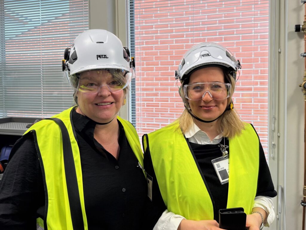 Elina Knihtilä ja Jonna Vuorelma GTK:lla