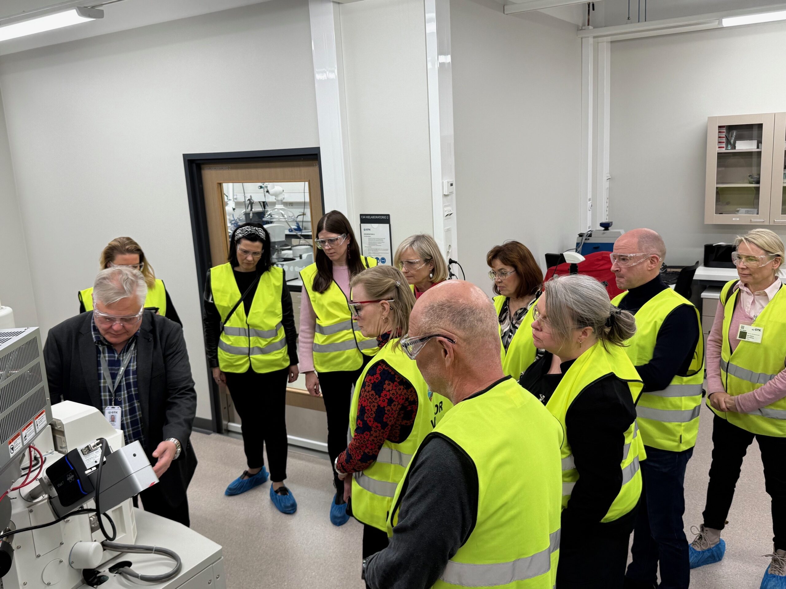 Valtakunnallisen maanpuolustuskurssin 241 jäseniä vieraili Outokummussa