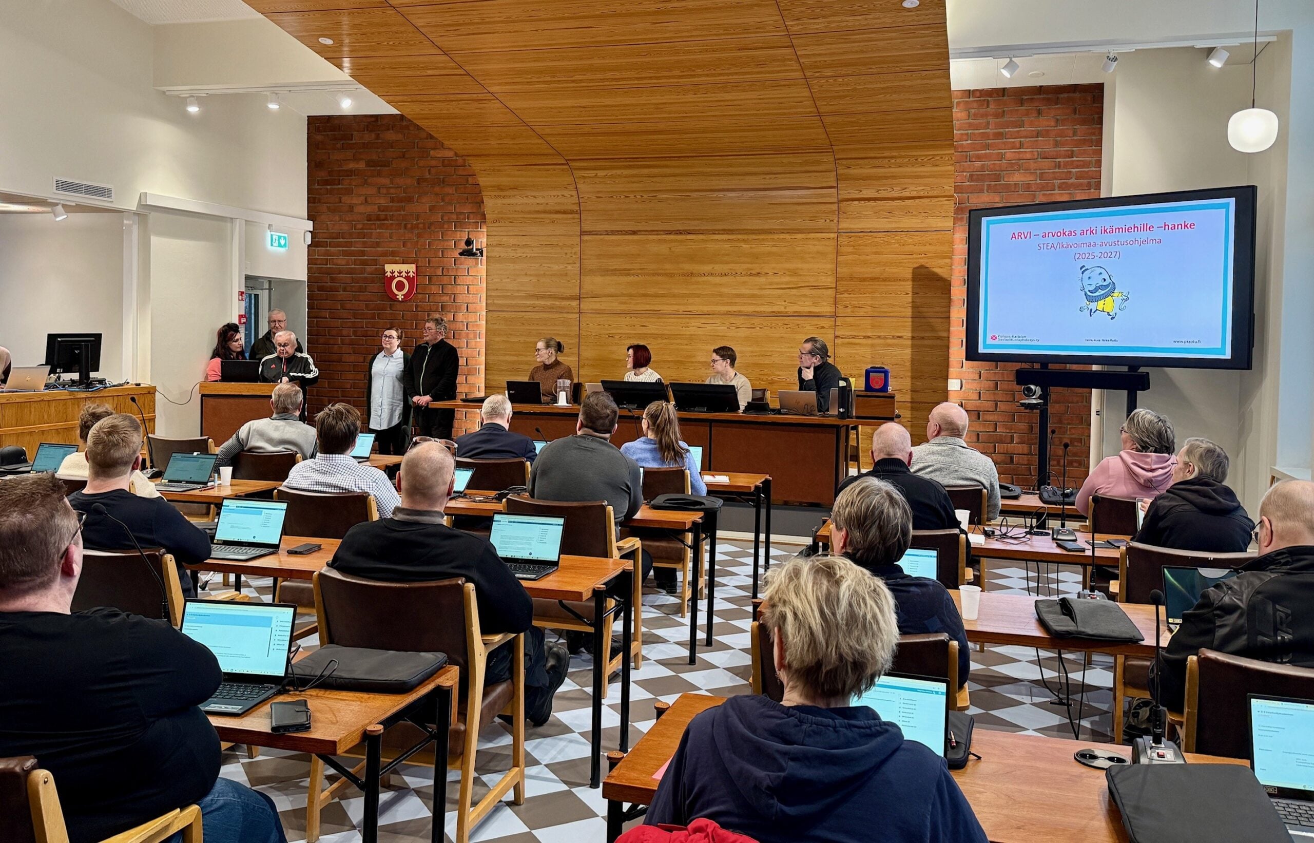 Kaupunginvaltuusto käsitteli Teollisuuskylän lainajärjestelyjä, varautumista ja kaupunkimarkkinointia