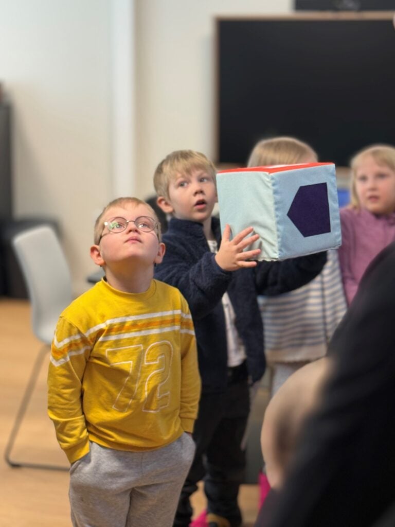 Vekkuleiden tutustumisvierailu kaupungintalolla