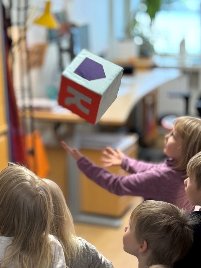 Vekkuleiden tutustumisvierailu kaupungintalolla