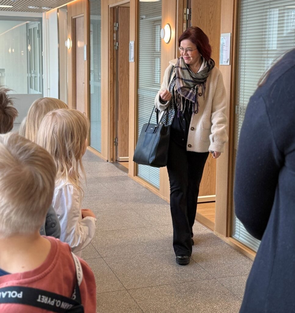 Vekkuleiden tutustumisvierailu kaupungintalolla