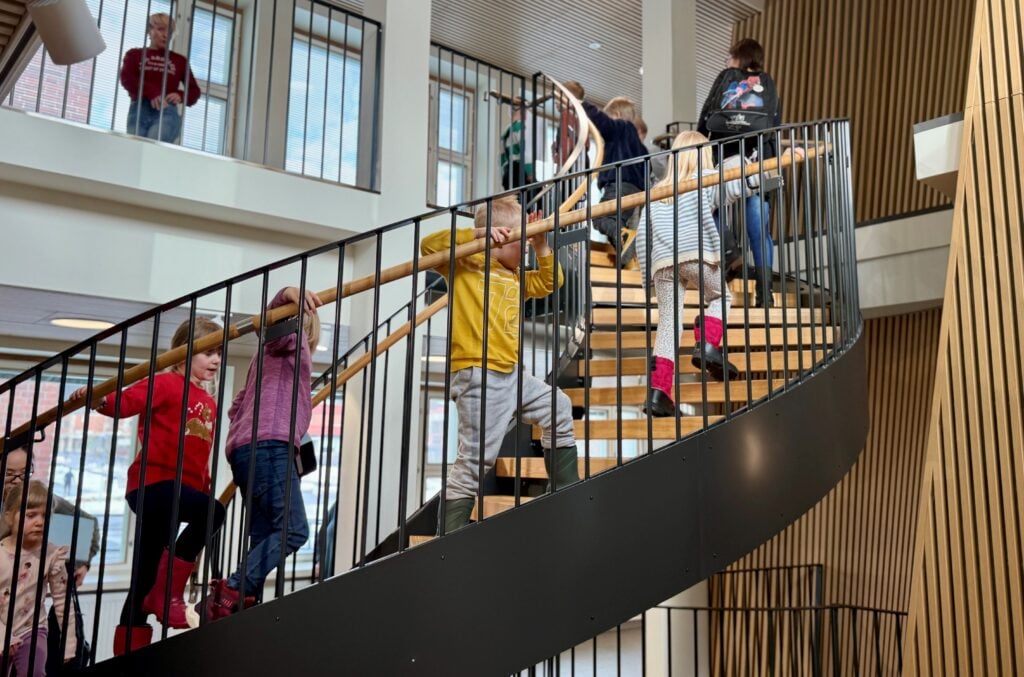 Vekkuleiden tutustumisvierailu kaupungintalolla