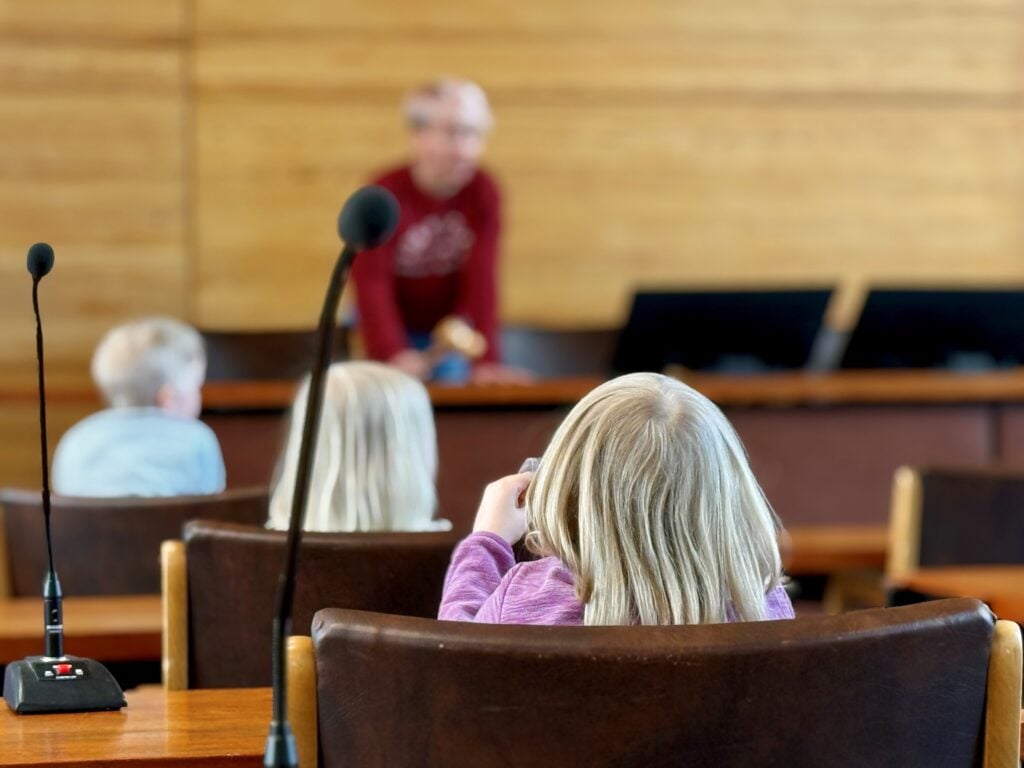 Vekkuleiden tutustumisvierailu kaupungintalolla