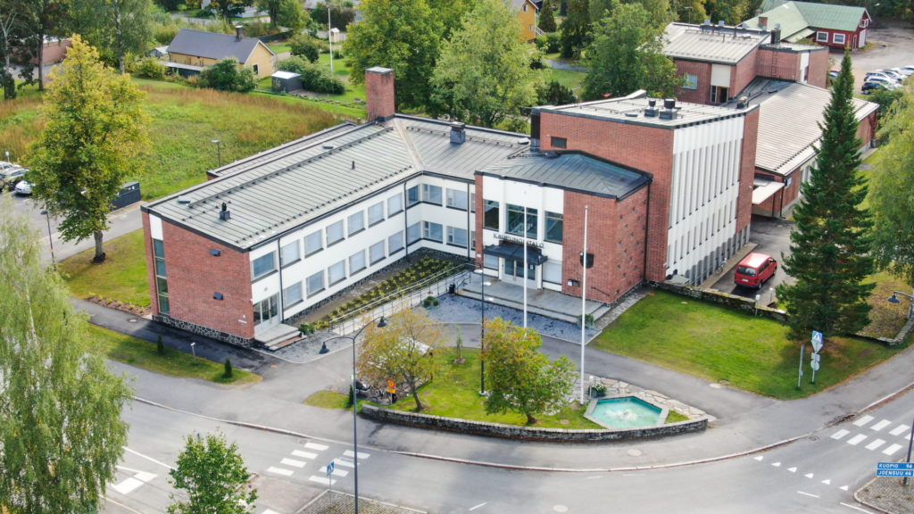 Kaupungintalo kesällä 2025 peruskorjauksen valmistumisen jälkeen.